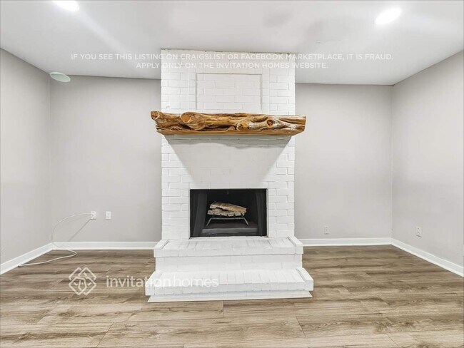 Photo - 212 W 5th St