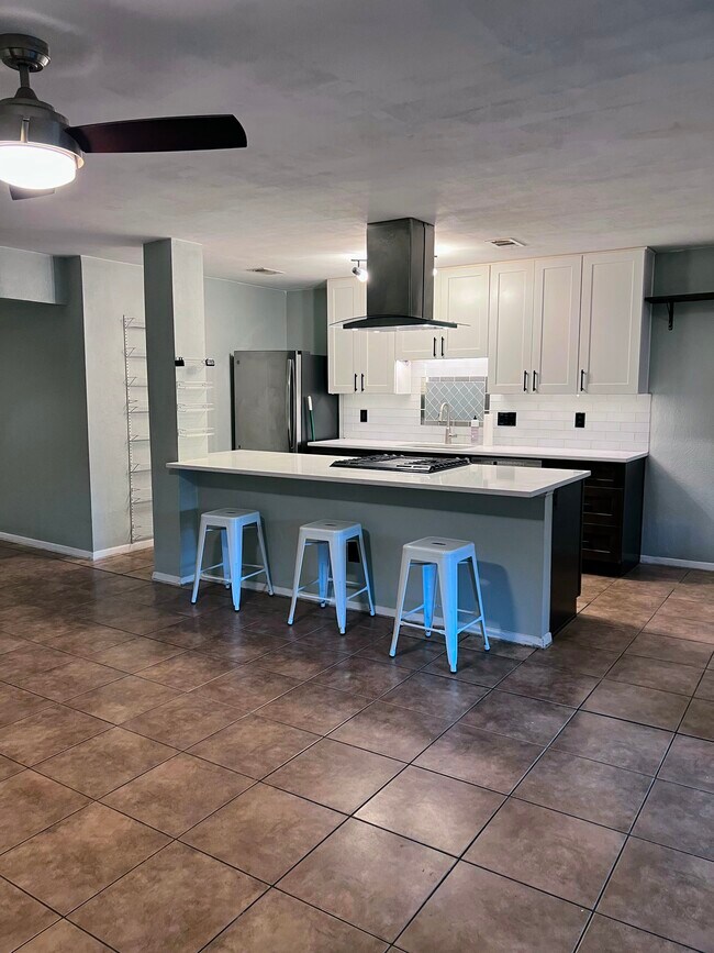 Kitchen with Counter Seating - 10623 Golden Quail Dr