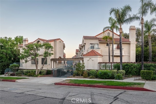 Photo - 2930 Montrose Ave Unidad 102