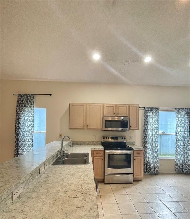 521 Lexingdale Dr