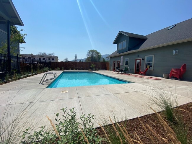 Photo - 441 Talent Ave