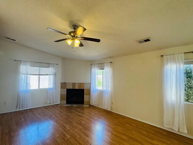 Photo - 505 Glacier Bay St SE