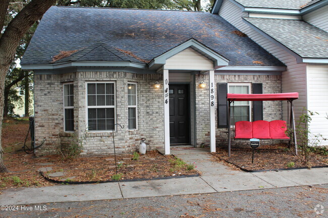 Building Photo - 1898 Norwood St SW Rental