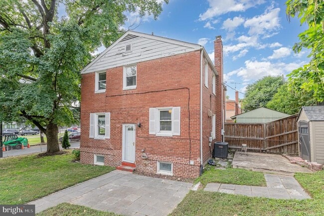 Building Photo - 3729 S Four Mile Run Dr Rental