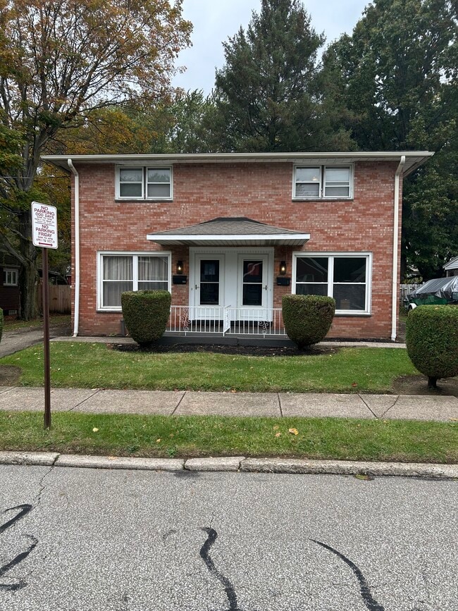 Photo - 234 E 33rd St