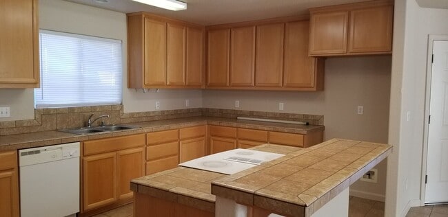 Photo - NIN322 Unit #2