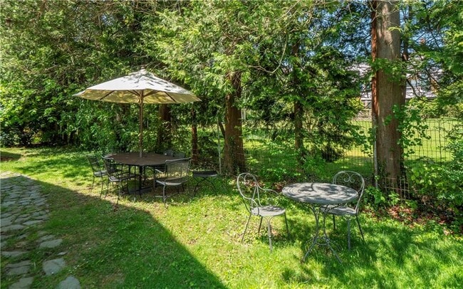 Photo - 27 Red Cross Ave