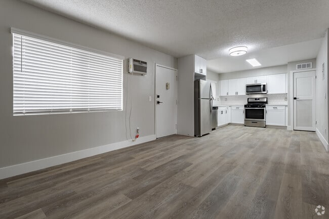 2BR, 1BR - 750 SF - #10