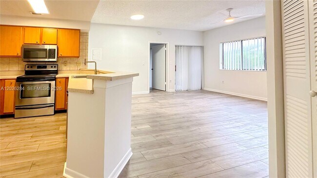 Building Photo - 2445 SW 18th Terrace Unit 107