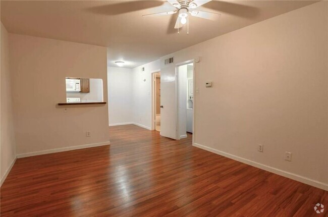 Building Photo - PRE-LEASE 2025/2026: Remodeled studio walk... Rental