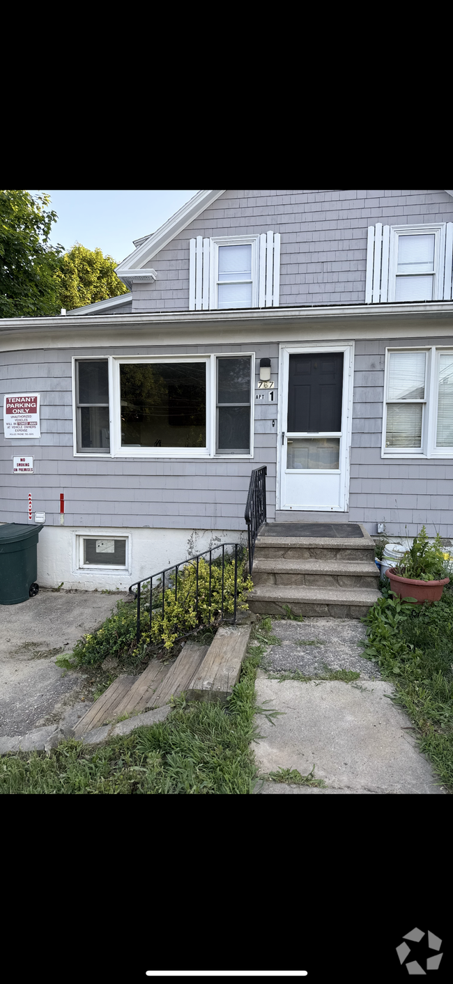 Building Photo - 767 Lisbon St Unit Front First Floor Rental