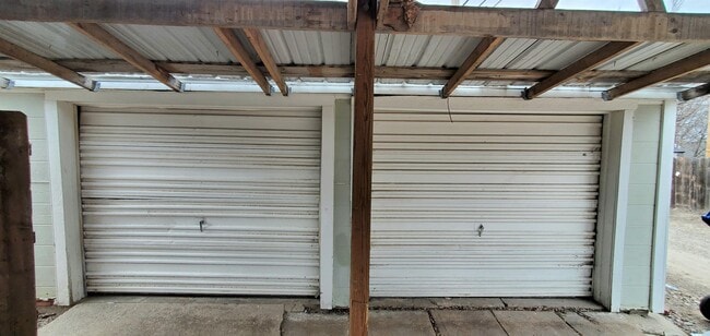 Photo - 307 W 17th St