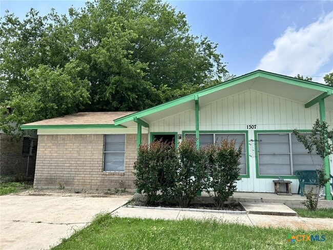 Building Photo - 1307 Janis Dr