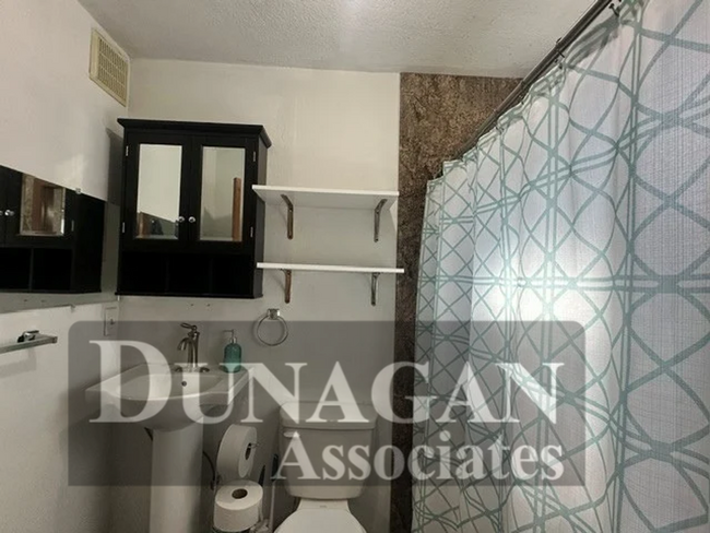 Photo - 305 N 5th St