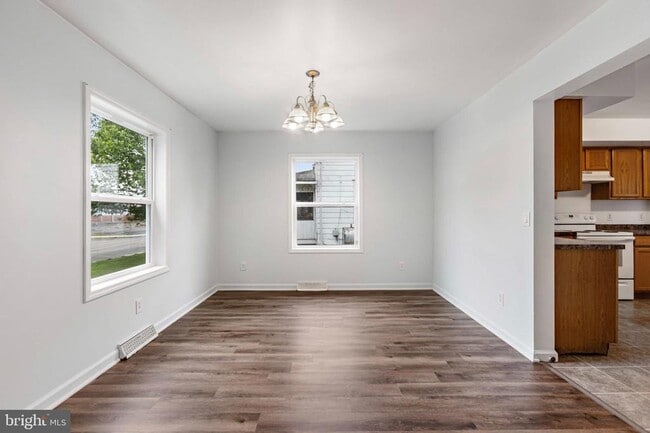 Photo - 354 W Main St