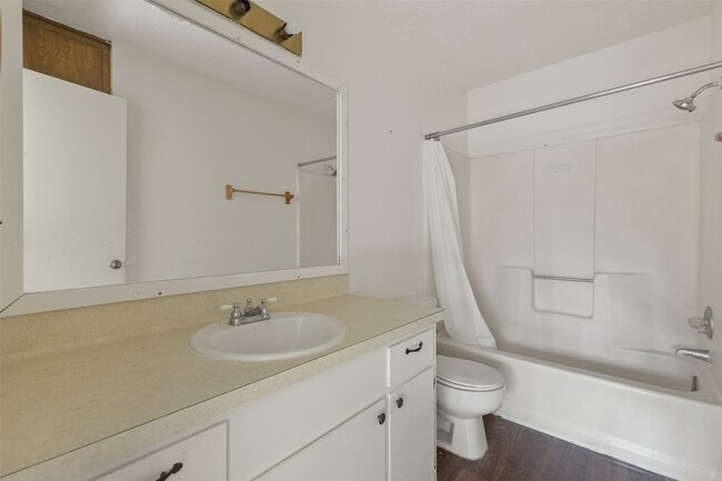 Building Photo - 217 Lazy Ln