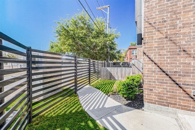 Photo - 334 Eastwood St