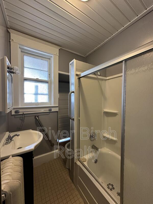 Photo - 619 S 5th St