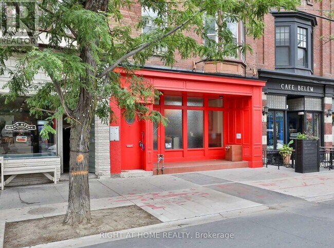Photo - 548 College St