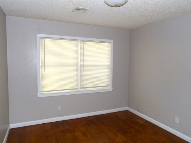 Photo - 309 SW H Ave