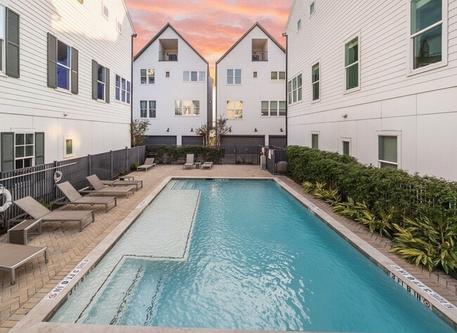 Building Photo - 3407 Timbergrove Oaks St