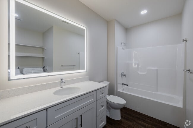 Studio - 660SF - Bathroom