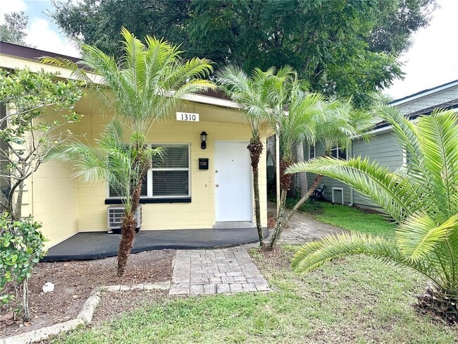 Building Photo - 1310 E Esther St Rental