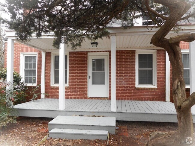 Building Photo - 3-bedroom 1 bath Charming Country Home