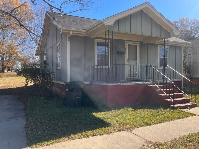 Photo - Charming 2 bedroom, 1 Bathroom Home Walkin...