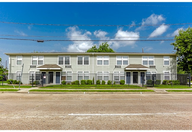 Photo - 3803 Hardy St