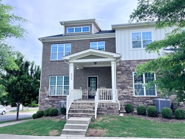 Photo - 2003 Hayes Ln Townhome