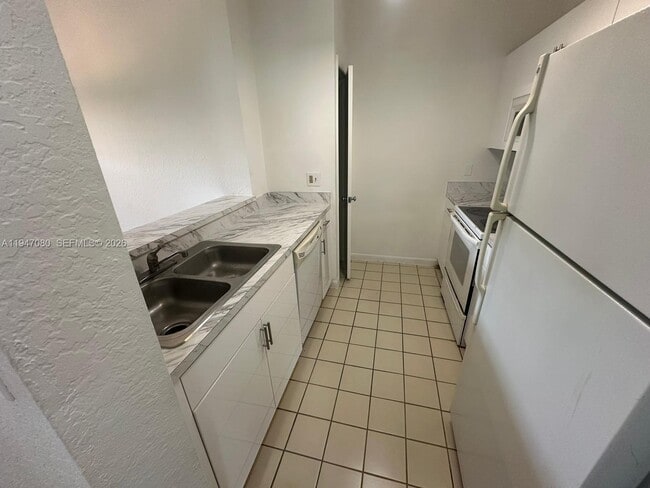 Photo - 2881 N Oakland Forest Dr Unit 202