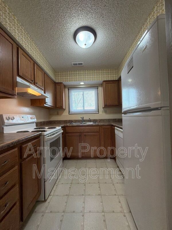 Photo - 5547 S 38th St