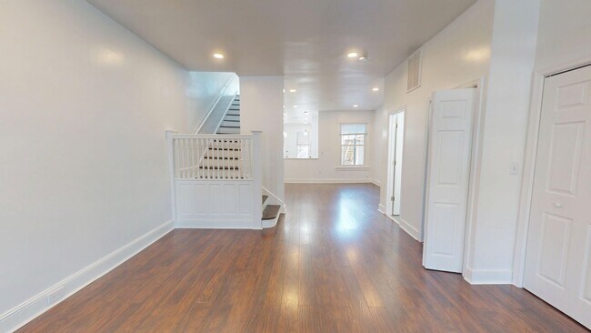 Photo - Four Bedroom 2,500 Square Foot House W/Back Patio, Multiple Kitchens/Laundry Facilities