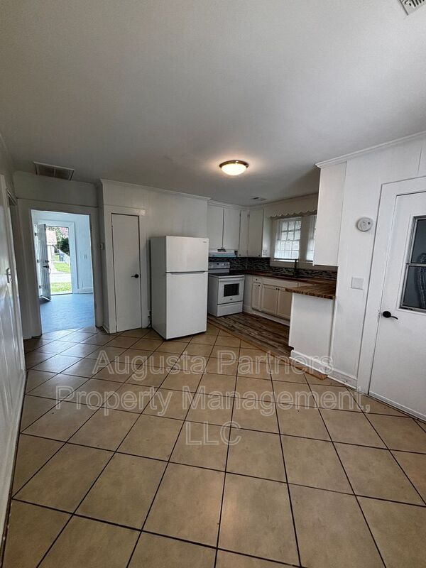 Photo - 114 Calvary Dr