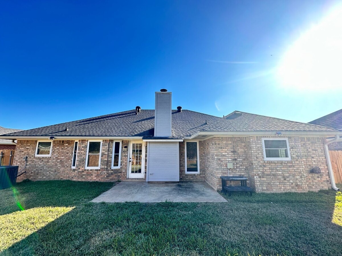 Photo - 1424 Winchester Dr