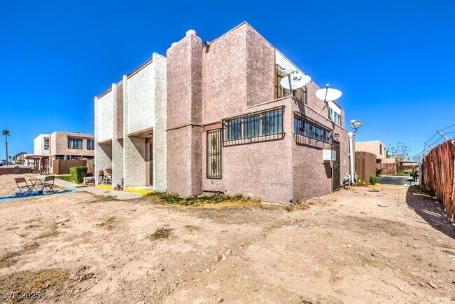 Building Photo - 3683 Villa Knolls E Dr Rental