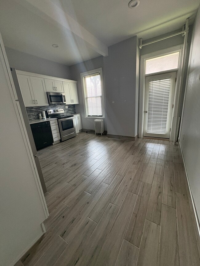 Building Photo - 393 Van Duzer St Unit 1