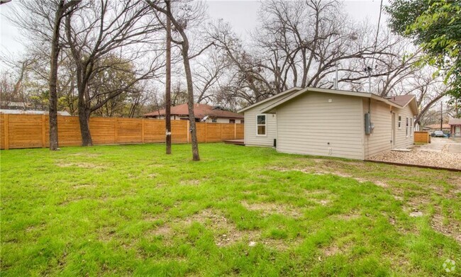 Building Photo - Great Fully Renovated in East Austin - 3/2... Rental