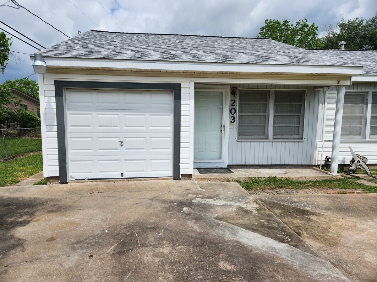 Photo - 203 Elm St