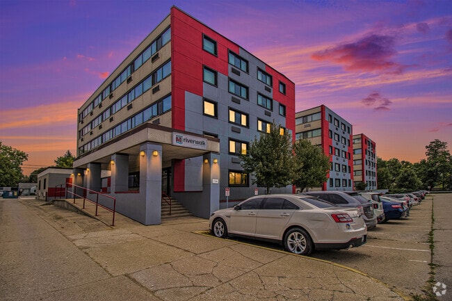 Building Photo - Riverwalk Commons- Student Housing Rental