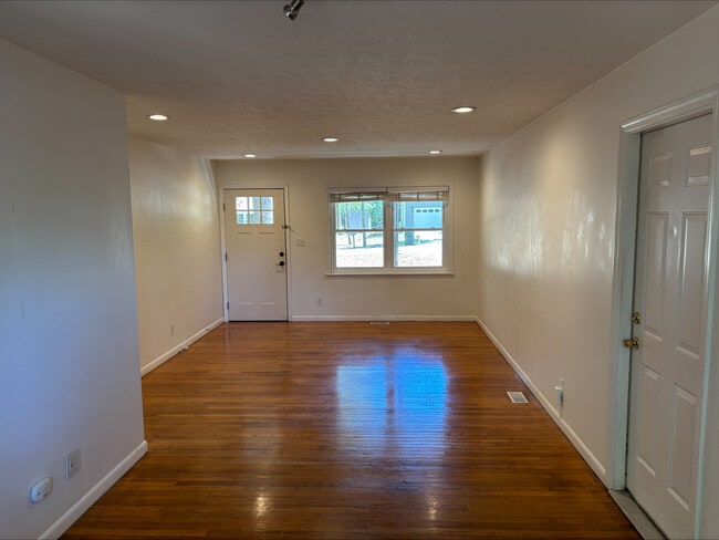 Photo - 520 N Hale St