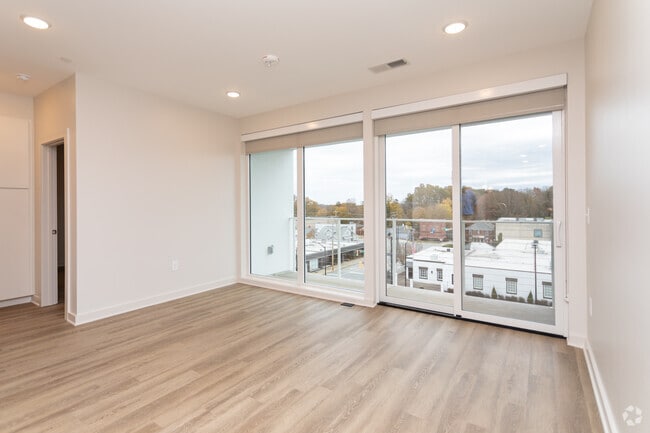2BR, 2BA 1,087SF