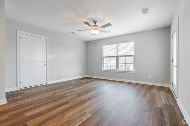 1BR, 1BA - 840SF - Living Room