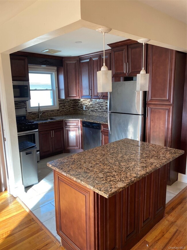 Building Photo - 146-05 226th St