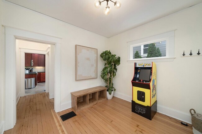 0216 S Gaines St Unit SI ID1611873P
