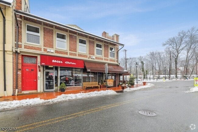 Building Photo - 180 Maplewood Ave Unit 21 Rental