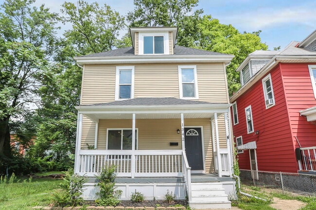Building Photo - 1342 E Fulton St Rental
