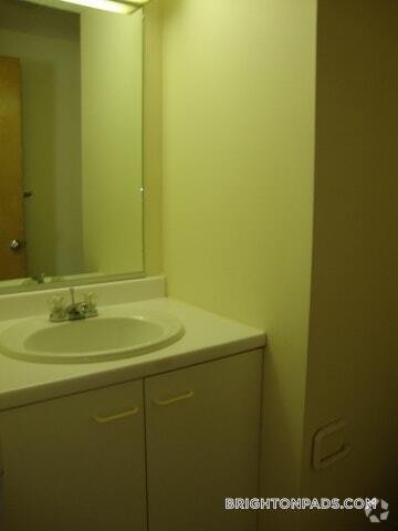 Building Photo - 146 N Beacon St Unit B1 Rental