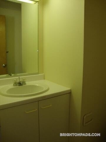 Photo - 146 N Beacon St Apartamento Unidad B1